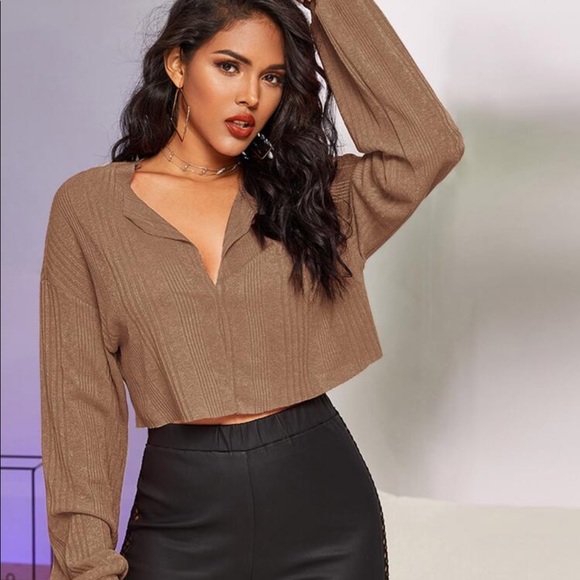 Tops - ✨MAKE AN OFFER‼️ Mid-Drift Top 💕